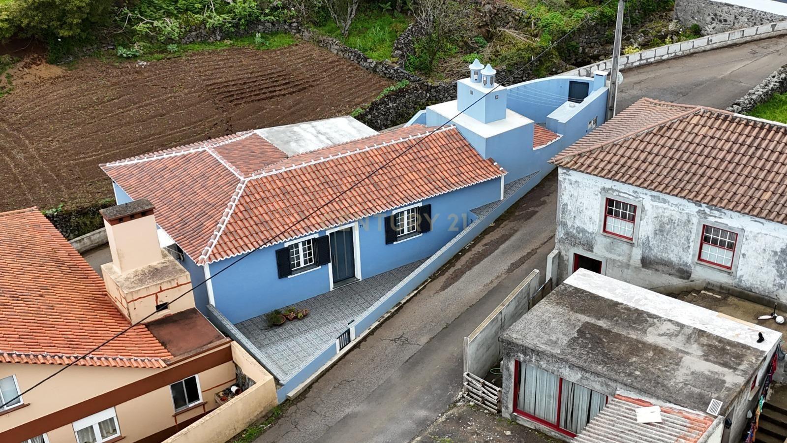 Moradia T2 na freguesia de Santa Bárbara- ilha Terceira - Image 1