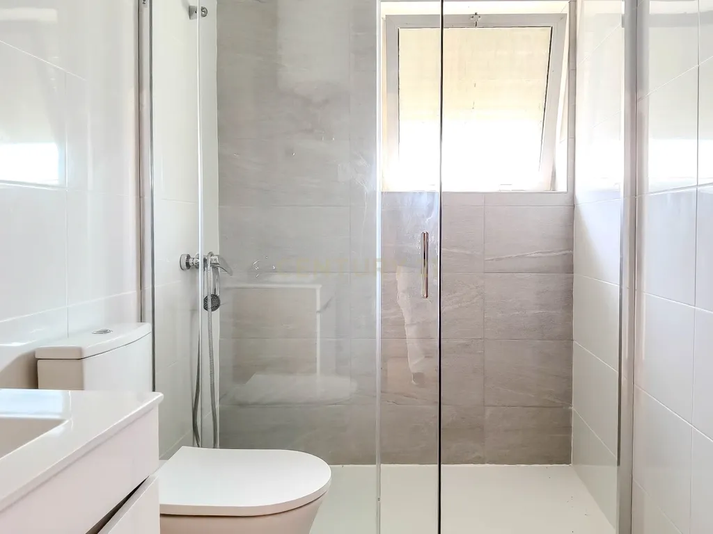 Apartamento T1 totalmente renovado em Esmoriz, Aveiro - Excelente Localização - Image 9