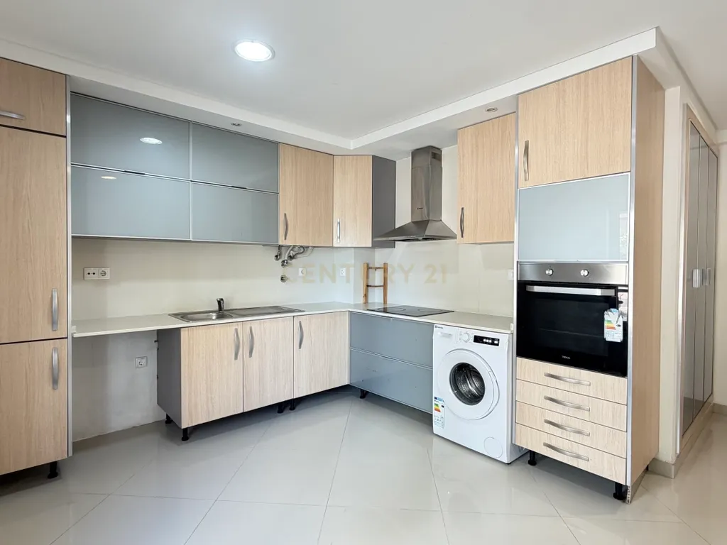 Apartamento T4 com Arrecadação, na Cascalheira, Pinhal Novo - Image 3