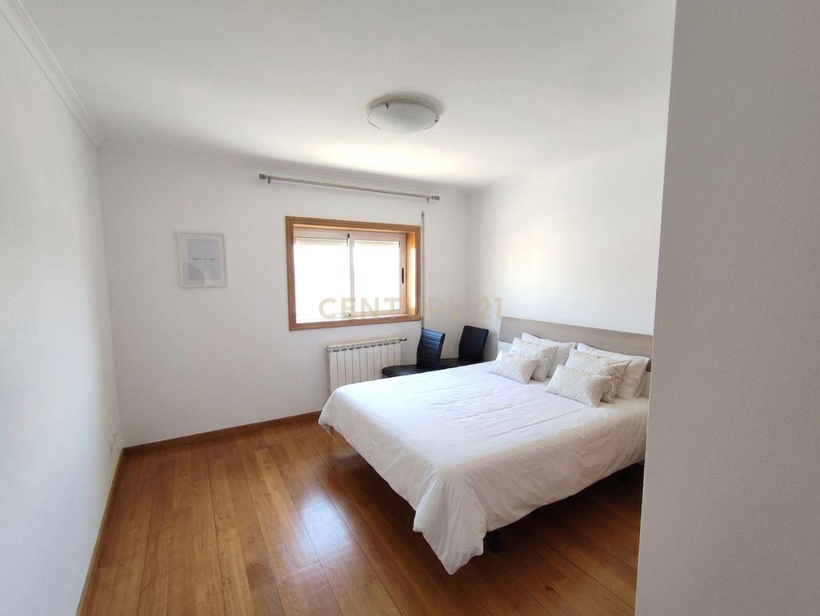 Fotografia 9 de Apartamento T3 no Último Piso | 3 Varandas, Suite e Garagem