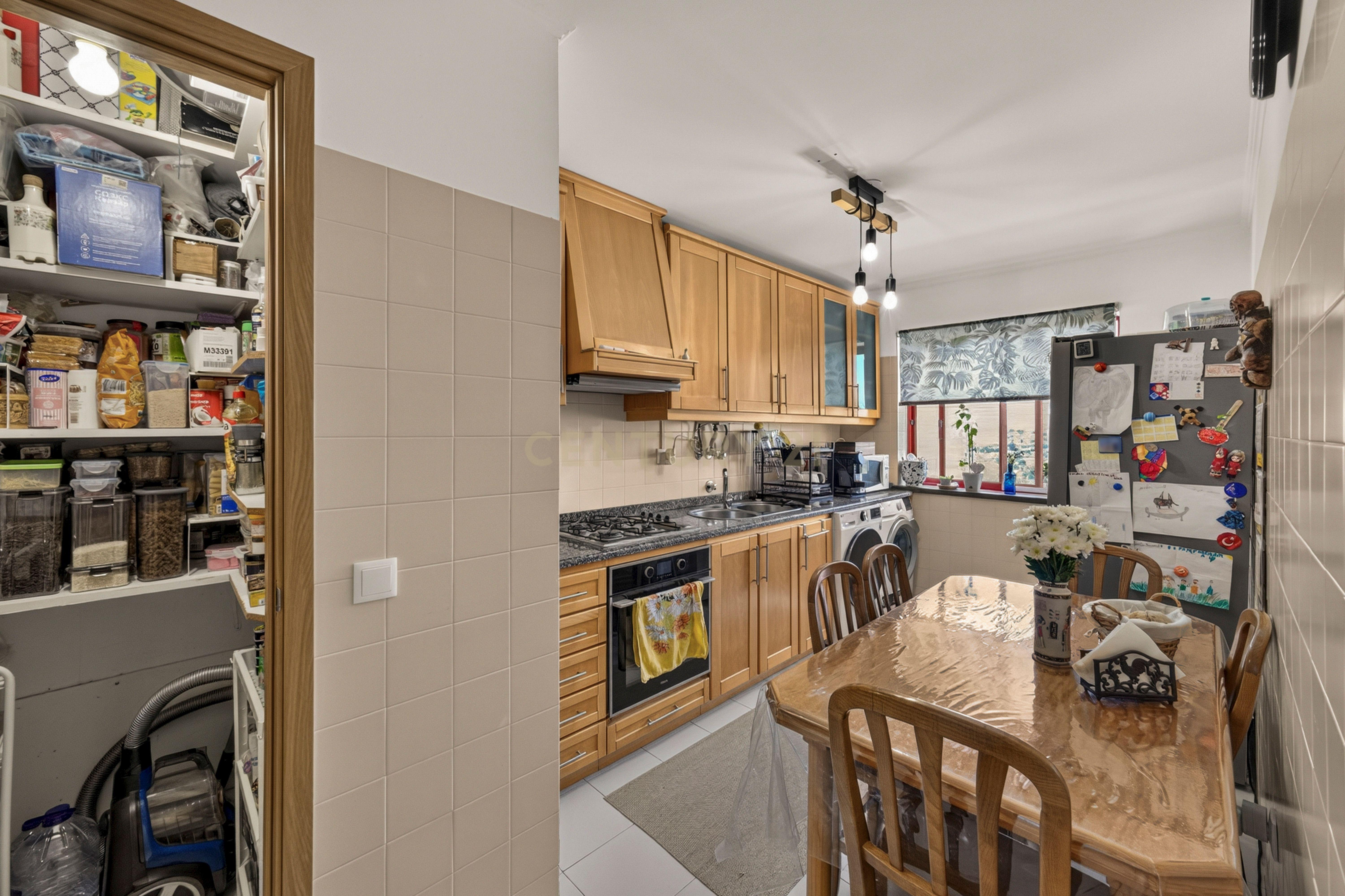 Fotografia 8 de Apartamento T3 com parqueamento privativo (Monte da Caparica)