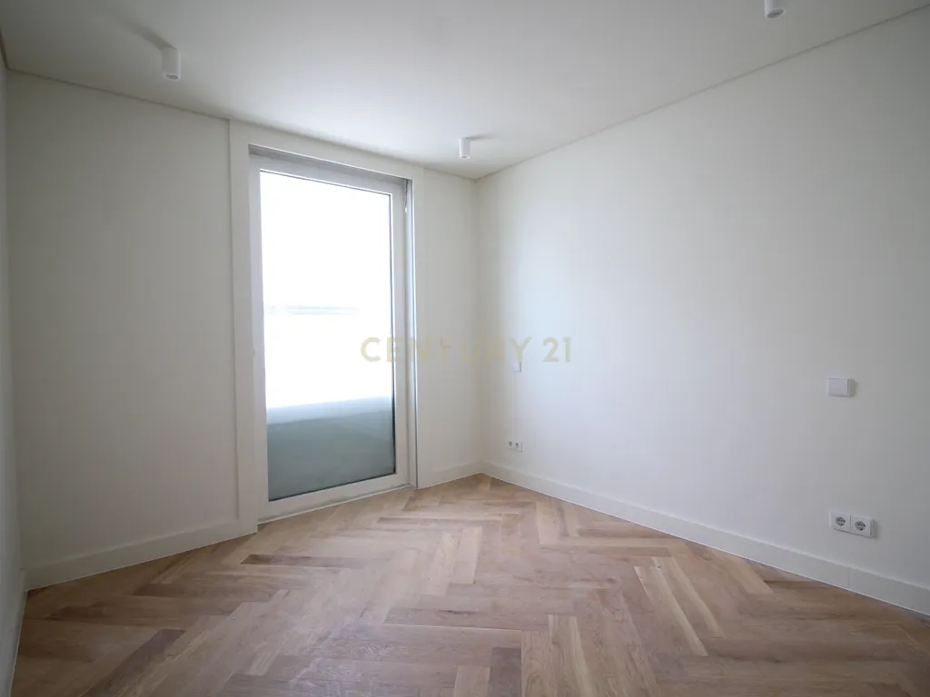 Luxuoso apartamento T2 com vista de rio em Alcântara, Lisboa - Image 7