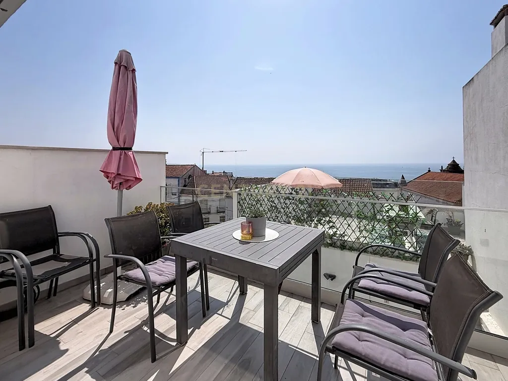 Apartamento T2 para Arrendamento | Vista Mar | Pederneira, Nazaré - Image 2