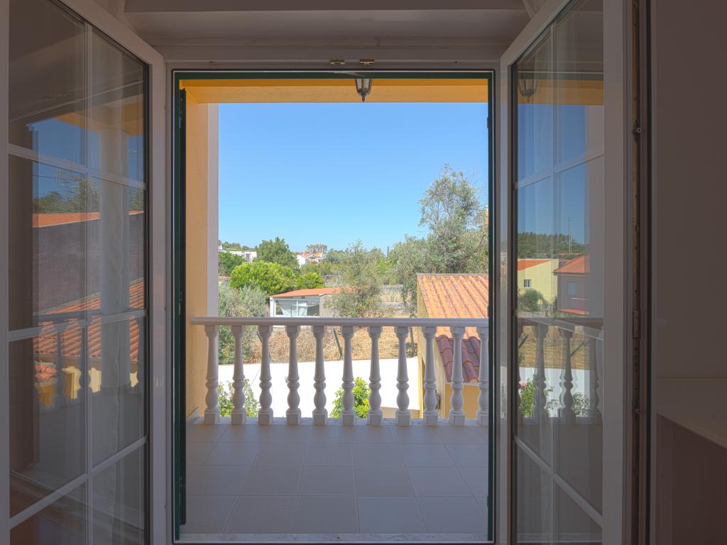 Moradia T4 Isolada com Jardim e Garagem em Olalhas – Tomar - Image 21