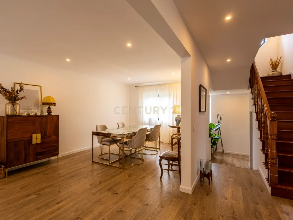 Moradia de Sonho na Charneca da Caparica – Elegância, Conforto e Localização Privilegiada - Image 14
