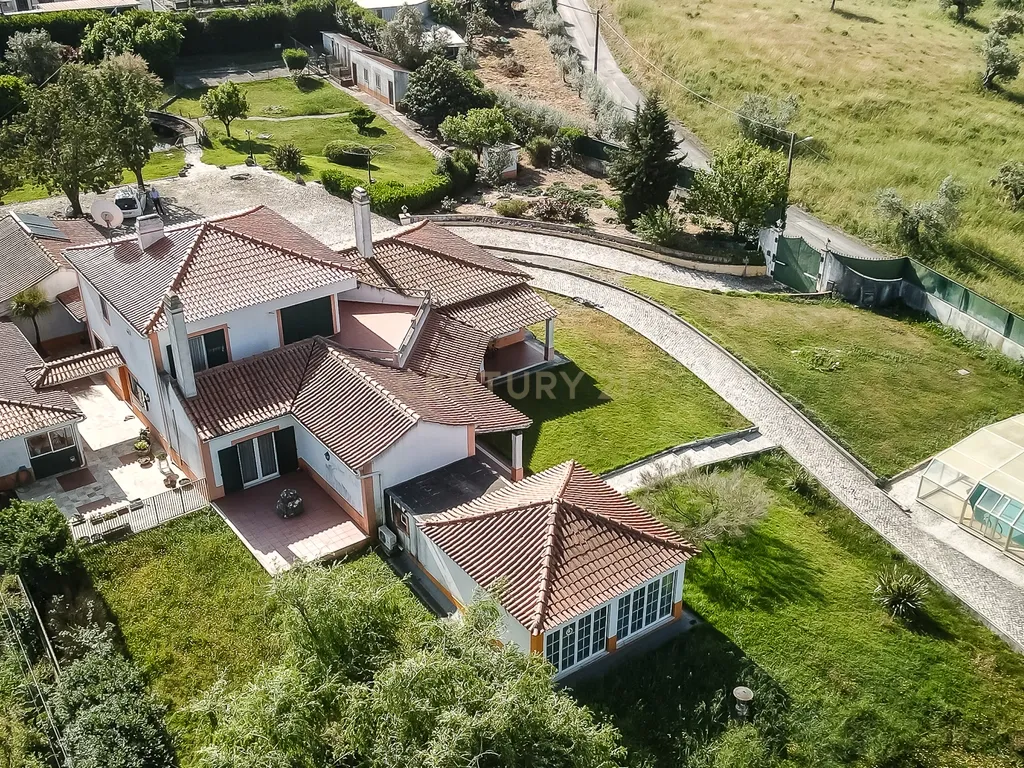 Moradia de sonho com Piscina, 7 Divisões e com Terreno 8461 m2 – Excelente Localização, a 40 minutos de Lisboa ! - Image 46