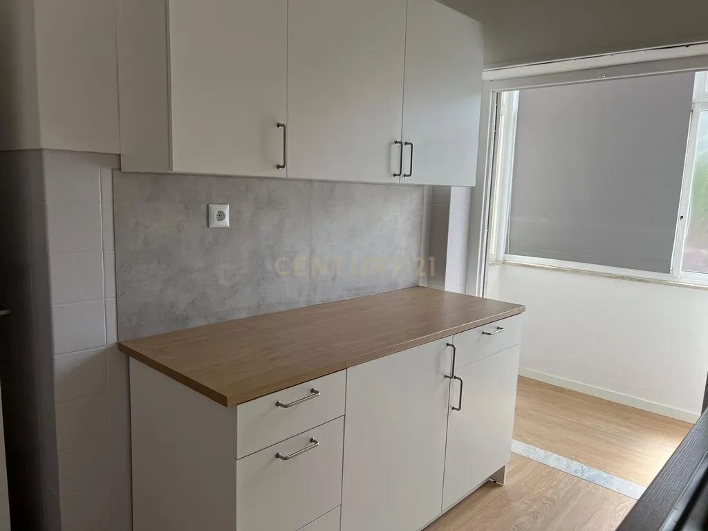 Apartamento T3 para arrendamento em Torre da Marinha, Seixal - Image 1