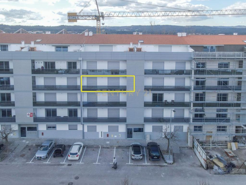 Apartamento T3 novo de qualidade superior com varanda coberta,vistas panorâmicas,garagem,localização privilegada e tudo a pé no centro de Lousã - Image 5