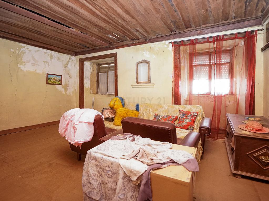 Duas Casas para restaurar com terreno, pátio, cozinha do forno junto do rio - Image 13