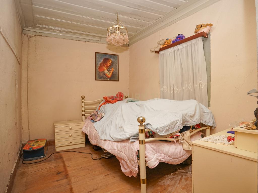 Duas Casas para restaurar com terreno, pátio, cozinha do forno junto do rio - Image 9