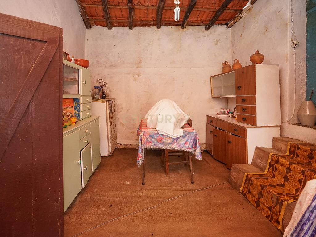 Duas Casas para restaurar com terreno, pátio, cozinha do forno junto do rio - Image 14