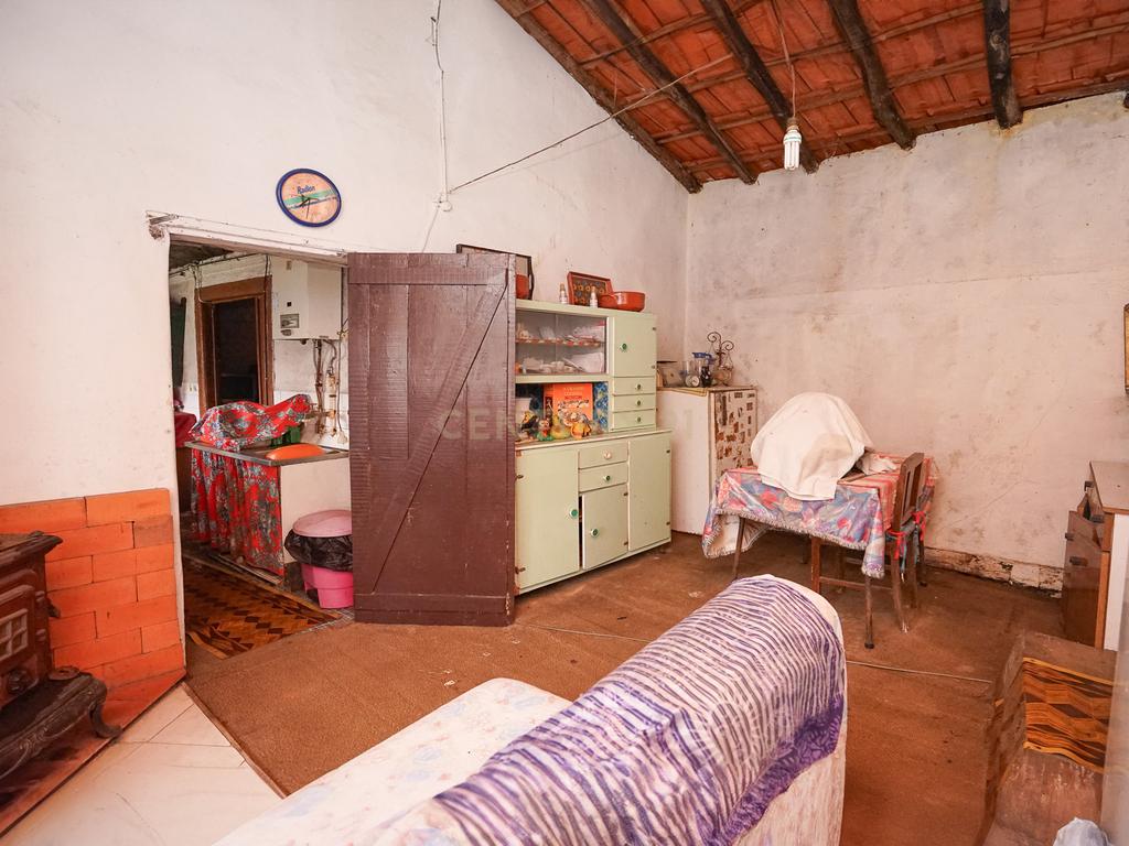 Duas Casas para restaurar com terreno, pátio, cozinha do forno junto do rio - Image 28