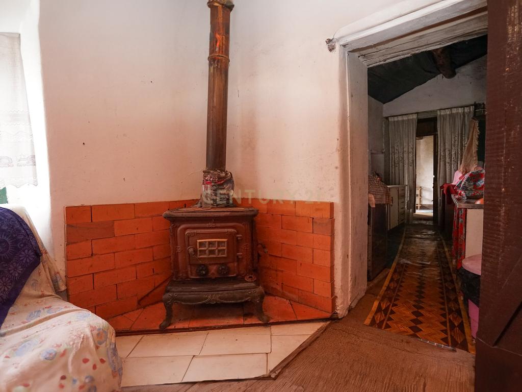 Duas Casas para restaurar com terreno, pátio, cozinha do forno junto do rio - Image 11