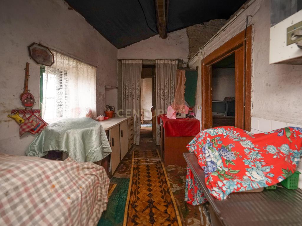 Duas Casas para restaurar com terreno, pátio, cozinha do forno junto do rio - Image 26