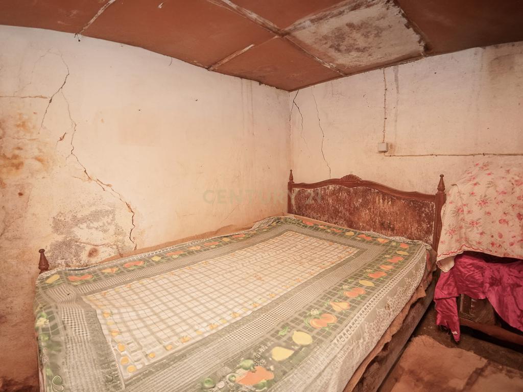 Duas Casas para restaurar com terreno, pátio, cozinha do forno junto do rio - Image 12