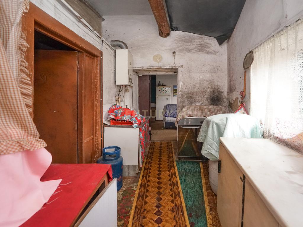 Duas Casas para restaurar com terreno, pátio, cozinha do forno junto do rio - Image 21
