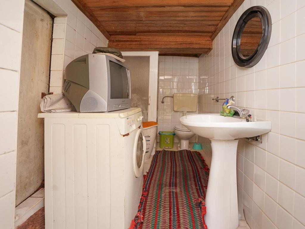 Duas Casas para restaurar com terreno, pátio, cozinha do forno junto do rio - Image 15