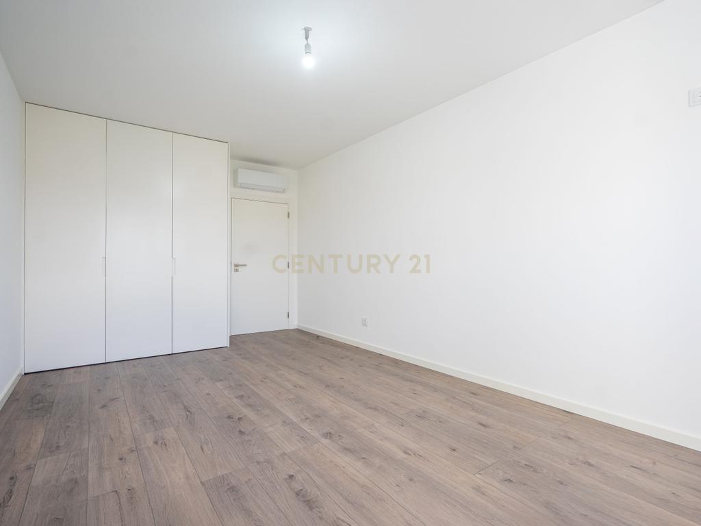 Apartamento T3 novo de qualidade superior com varanda coberta,vistas panorâmicas,garagem,localização privilegada e tudo a pé no centro de Lousã - Image 21