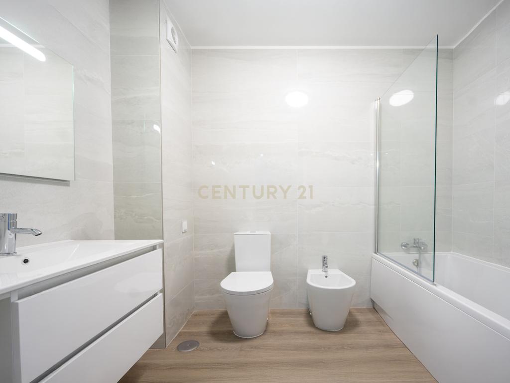 Apartamento T3 novo de qualidade superior com varanda coberta,vistas panorâmicas,garagem,localização privilegada e tudo a pé no centro de Lousã - Image 4