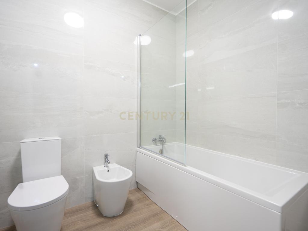 Apartamento T3 novo de qualidade superior com varanda coberta,vistas panorâmicas,garagem,localização privilegada e tudo a pé no centro de Lousã - Image 24