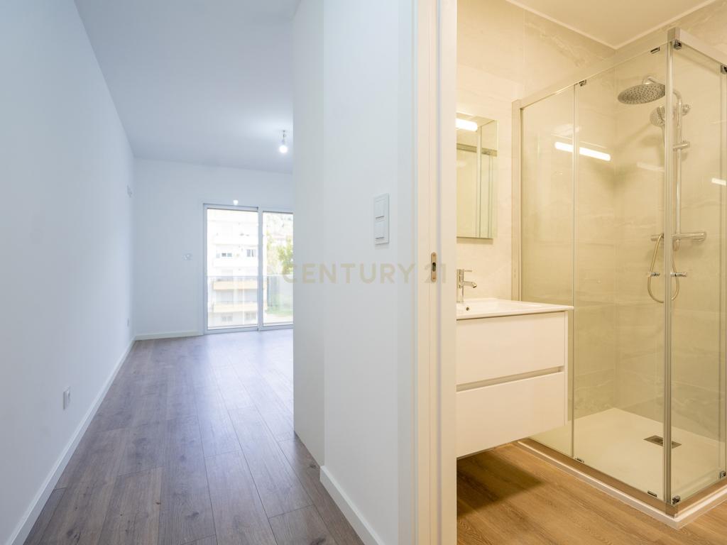 Apartamento T3 novo de qualidade superior com varanda coberta,vistas panorâmicas,garagem,localização privilegada e tudo a pé no centro de Lousã - Image 28