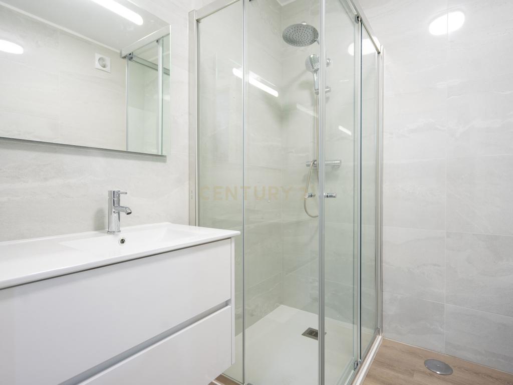 Apartamento T3 novo de qualidade superior com varanda coberta,vistas panorâmicas,garagem,localização privilegada e tudo a pé no centro de Lousã - Image 32