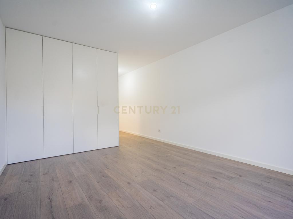 Apartamento T3 novo de qualidade superior com varanda coberta,vistas panorâmicas,garagem,localização privilegada e tudo a pé no centro de Lousã - Image 22