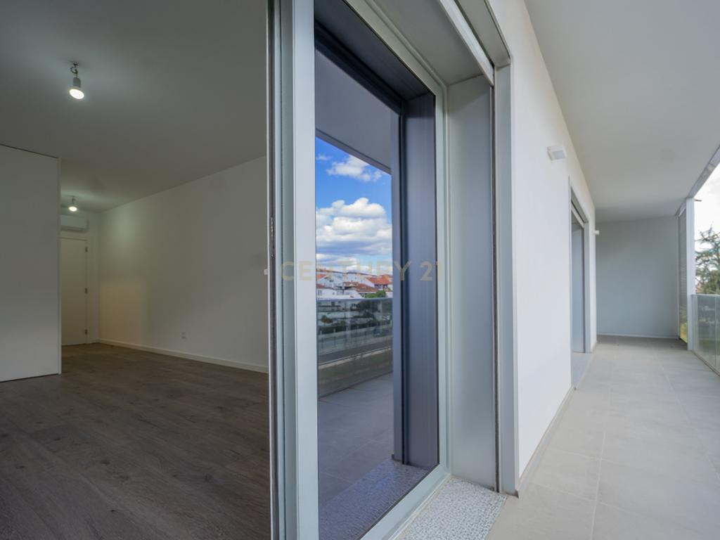 Apartamento T3 novo de qualidade superior com varanda coberta,vistas panorâmicas,garagem,localização privilegada e tudo a pé no centro de Lousã - Image 25