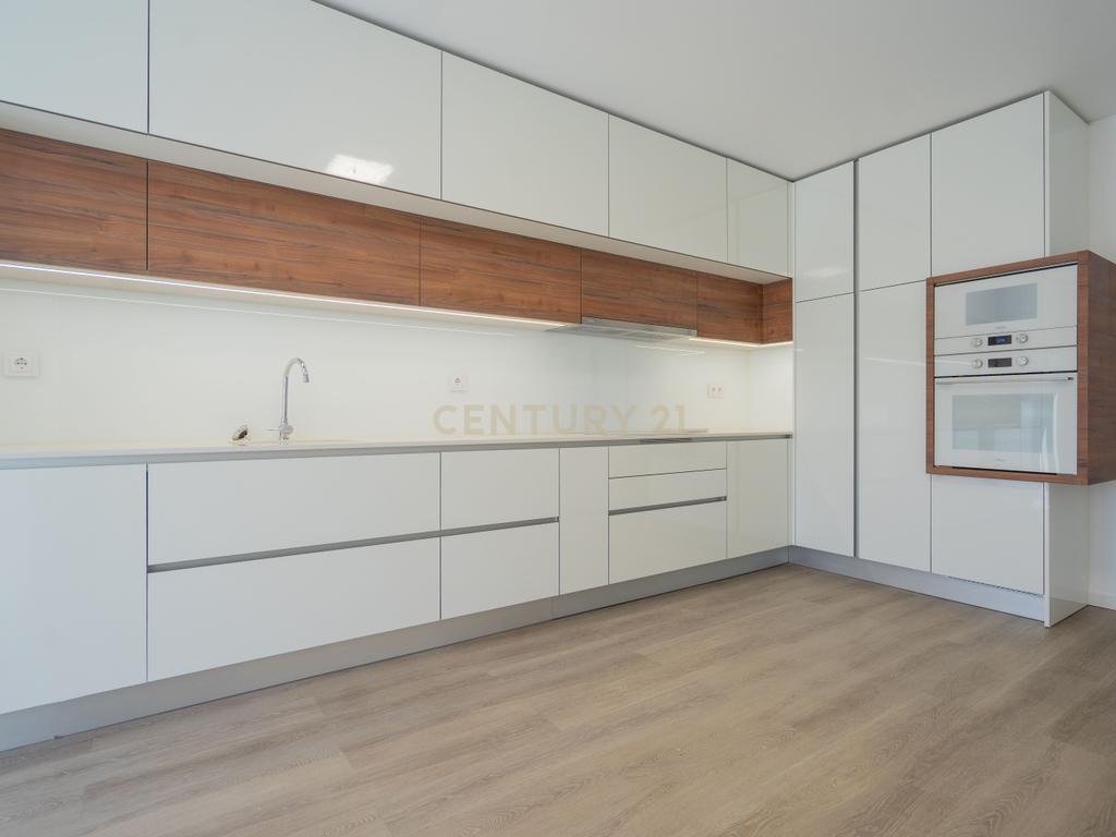 Apartamento T3 novo de qualidade superior com vistas panorâmicas,terraço grande,garagem,localização privilegada e tudo a pé no centro de Lousã. - Image 12
