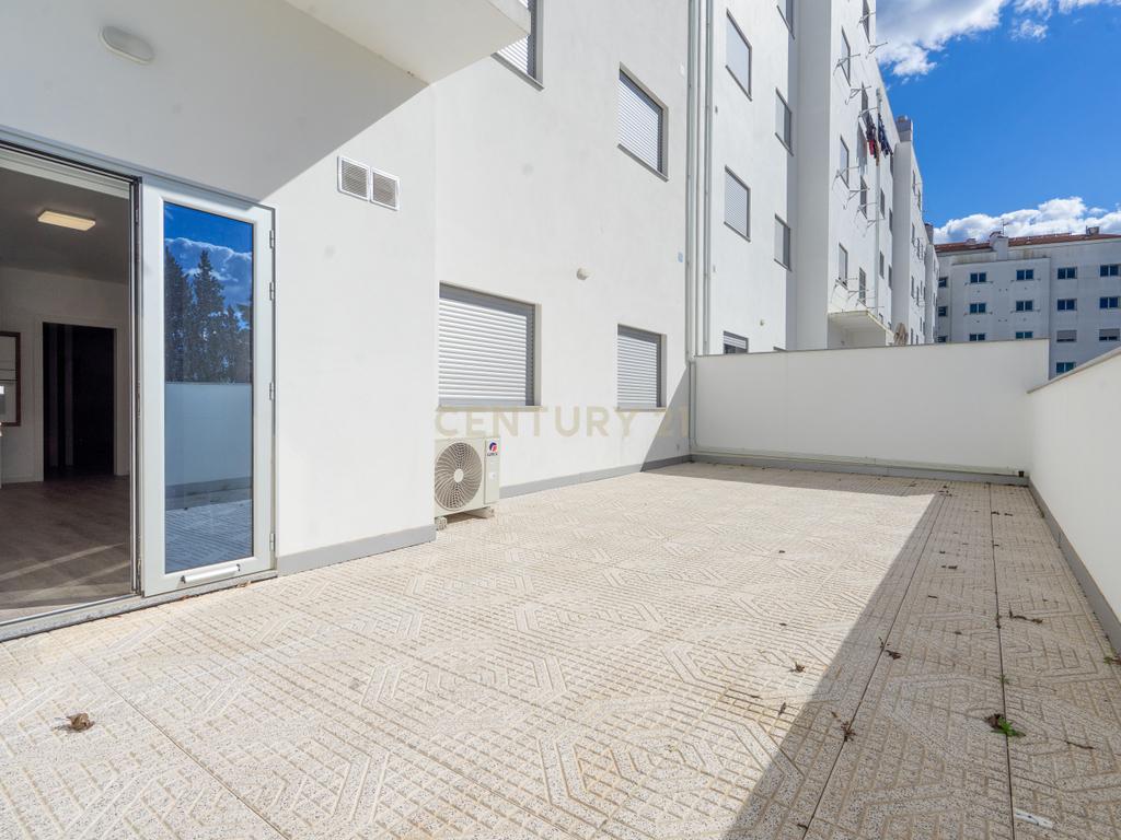 Apartamento T3 novo de qualidade superior com vistas panorâmicas,terraço grande,garagem,localização privilegada e tudo a pé no centro de Lousã. - Image 15