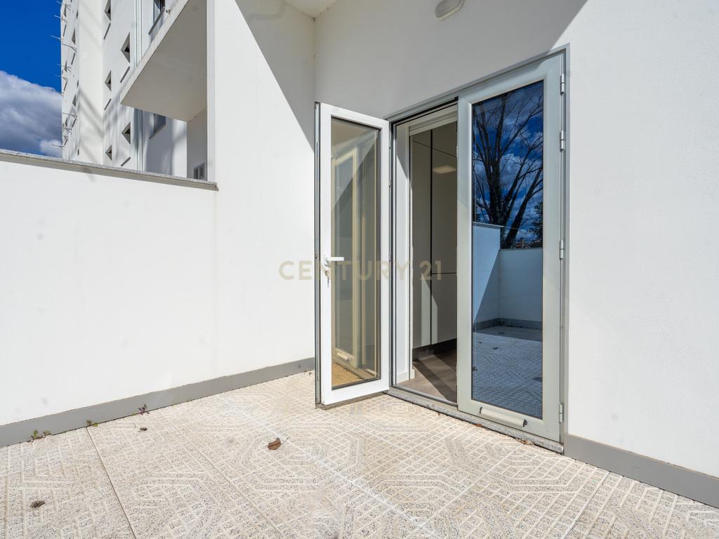 Apartamento T3 novo de qualidade superior com vistas panorâmicas,terraço grande,garagem,localização privilegada e tudo a pé no centro de Lousã. - Image 14