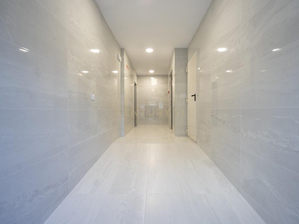 Apartamento T3 novo de qualidade superior com varanda coberta,vistas panorâmicas,garagem,localização privilegada e tudo a pé no centro de Lousã - Image 6