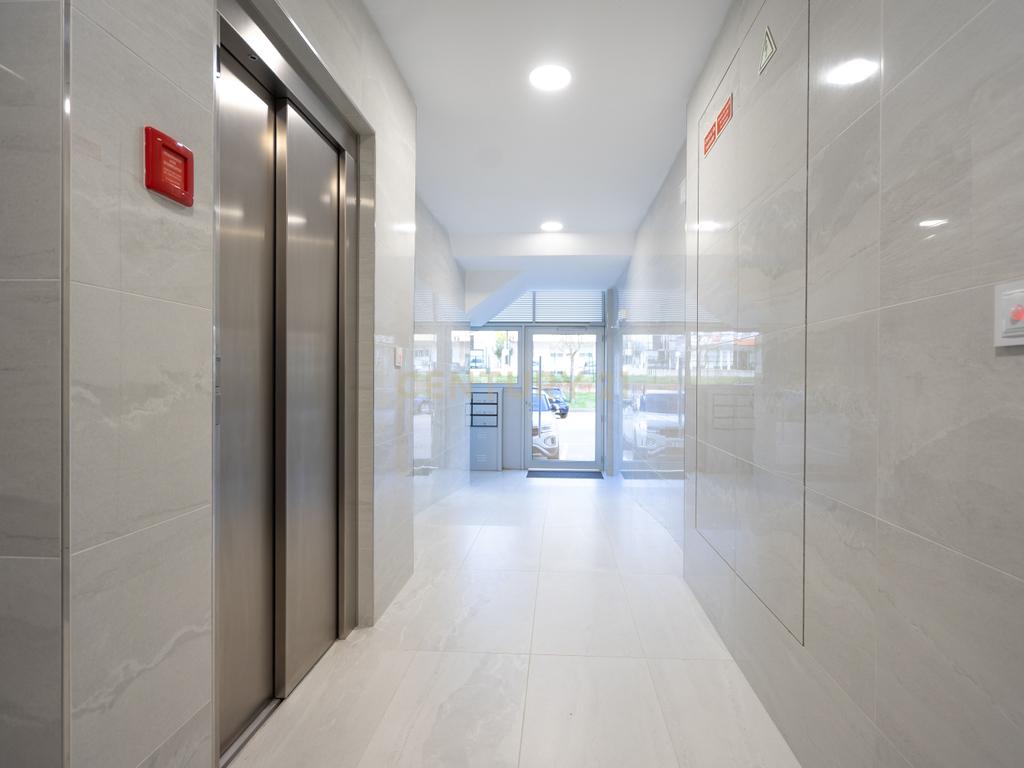 Apartamento T3 novo de qualidade superior com varanda coberta,vistas panorâmicas,garagem,localização privilegada e tudo a pé no centro de Lousã - Image 7