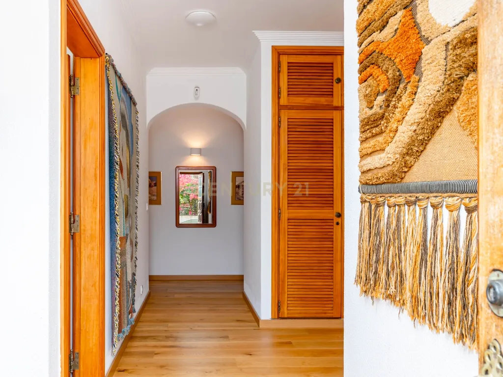 Viver com Elegância entre o Litoral e a Cidade – Uma Casa Sustentável em Colares, Portugal - Image 21