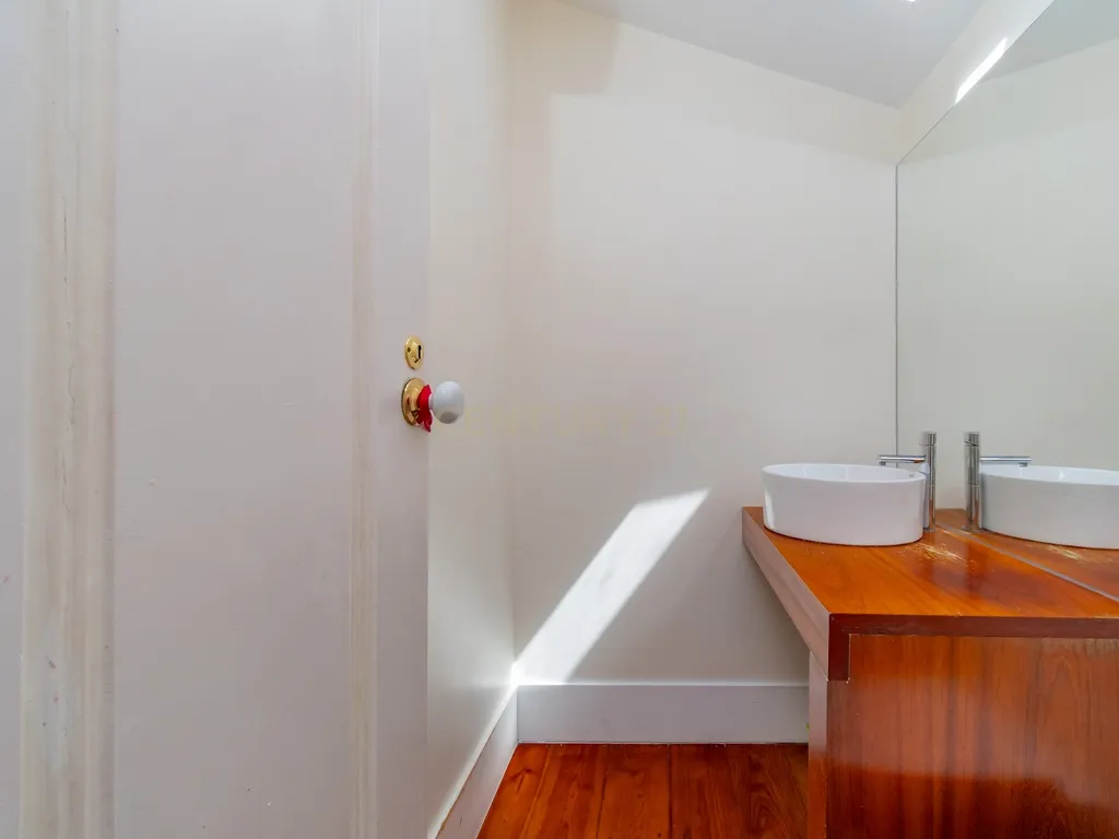 Penthouse Duplex T8 em Campo de Ourique - Lisboa - Image 19