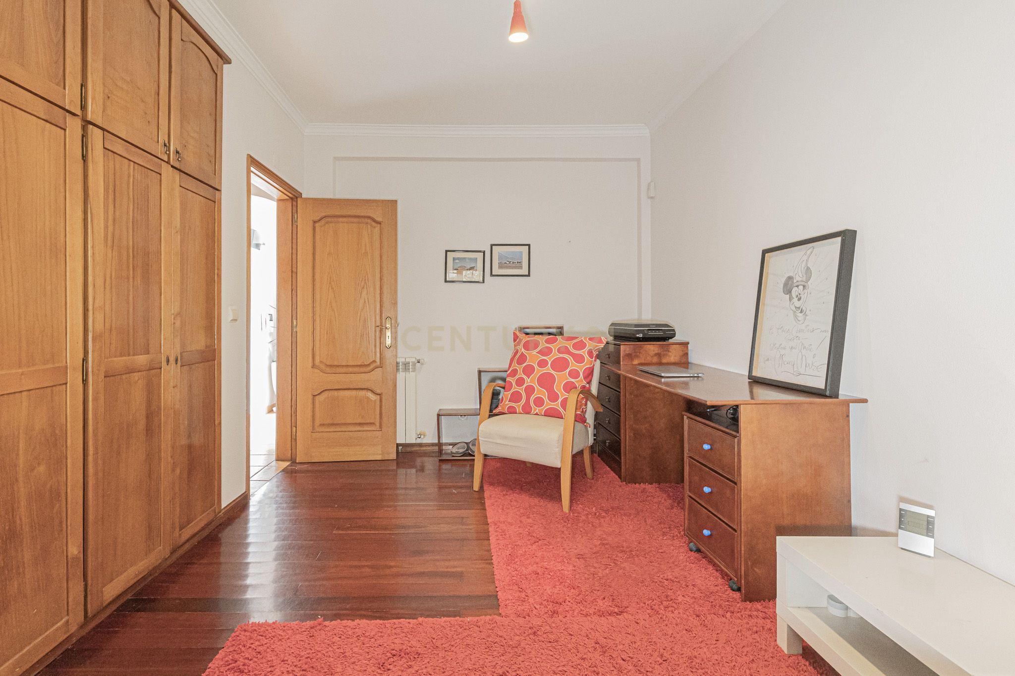 Moradia T5 - Almada - Piscina - Garagem -  364 m² - Terreno 1.024 m² - Image 30