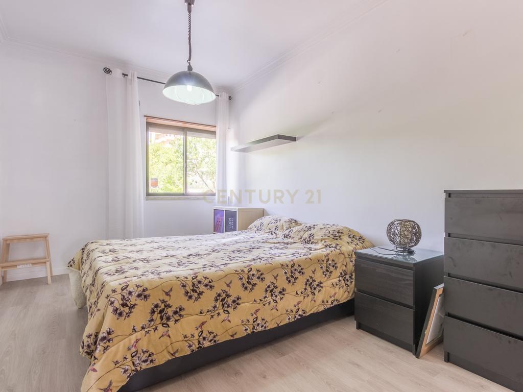 Apartamento T3 com 2 varandas em Almada - Image 14
