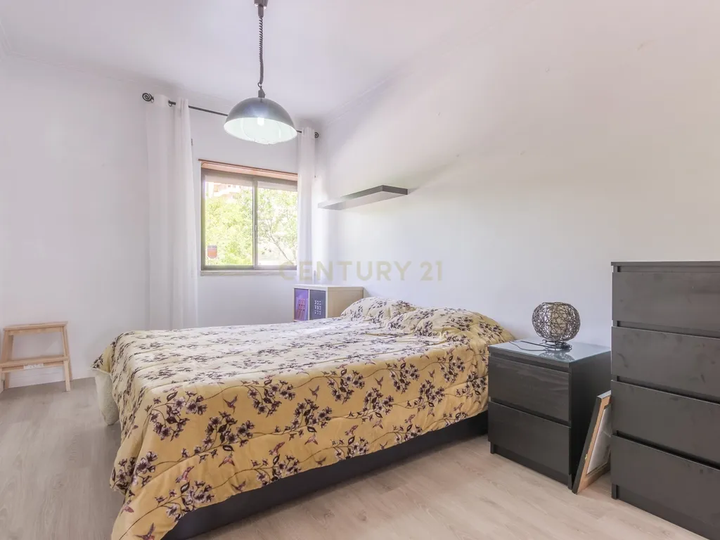 Apartamento T3 com 2 varandas em Almada - Image 14