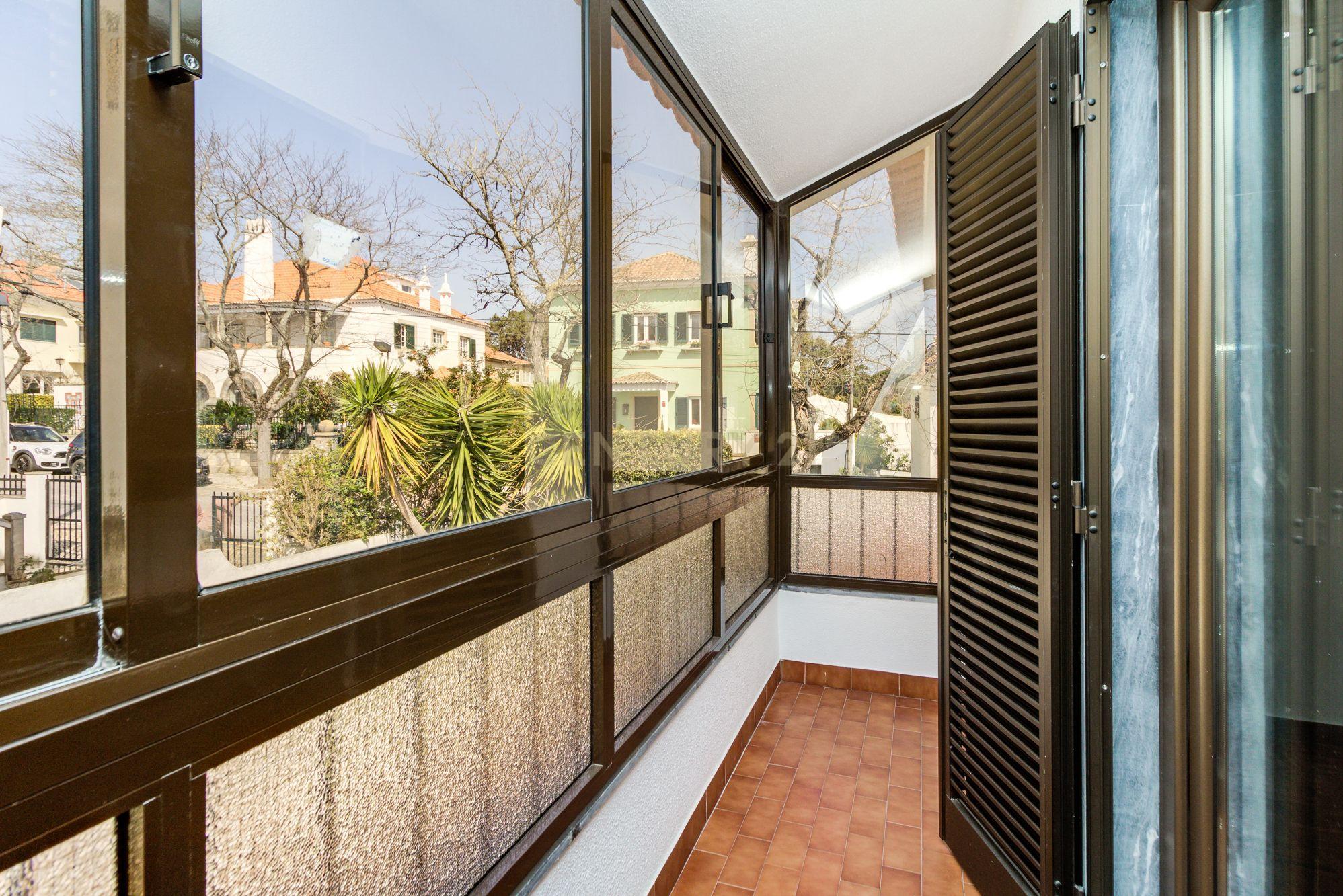Moradia T4, Praia Santo Amaro de Oeiras e Estação de Comboios - Image 36