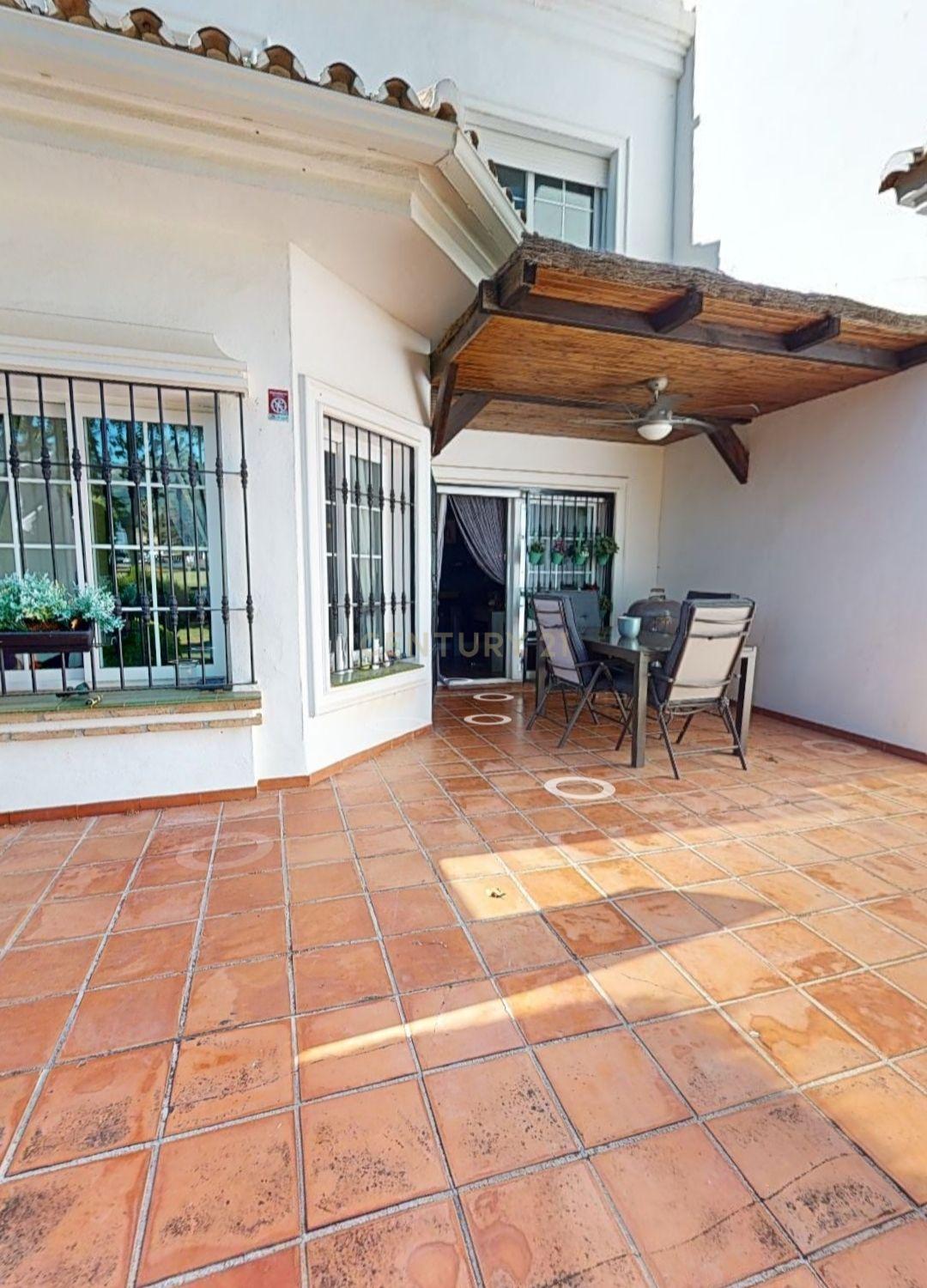 Casa Térrea em Málaga com Jardim e Piscina em Comunidade Fechada - Image 19