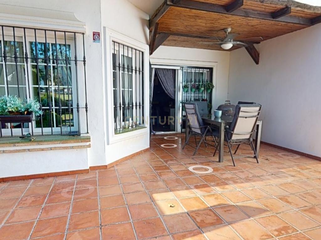 Casa Térrea em Málaga com Jardim e Piscina em Comunidade Fechada - Image 32