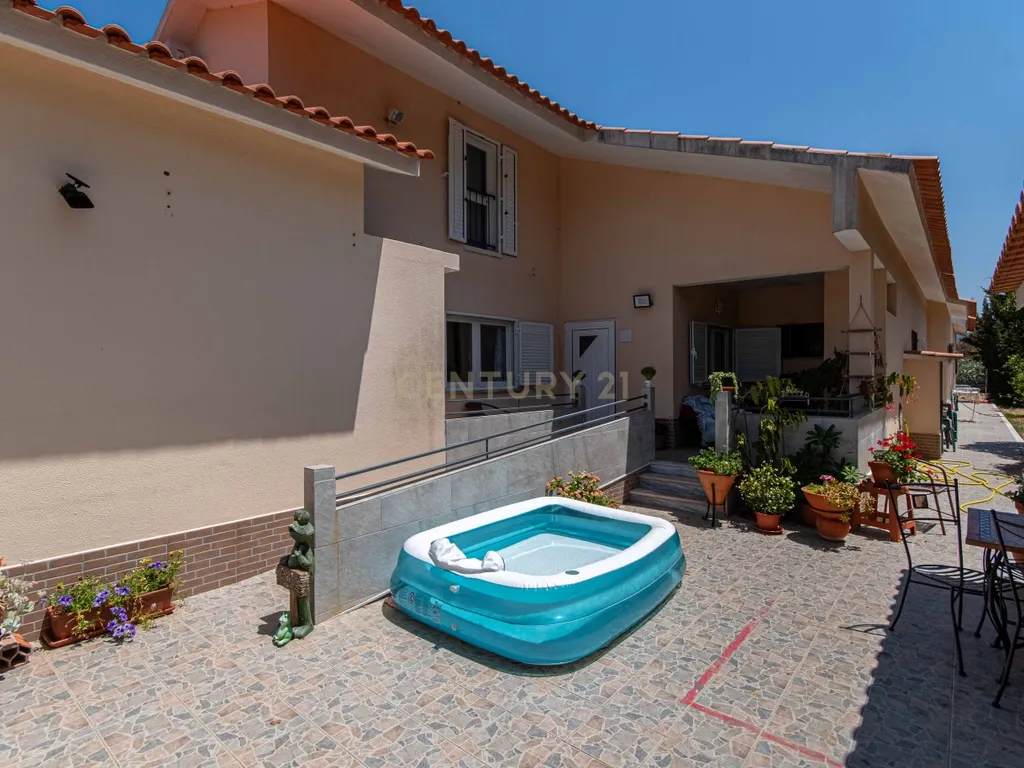 Moradia Exclusiva para Investimento em Quinta do Anjo, Palmela - Image 1