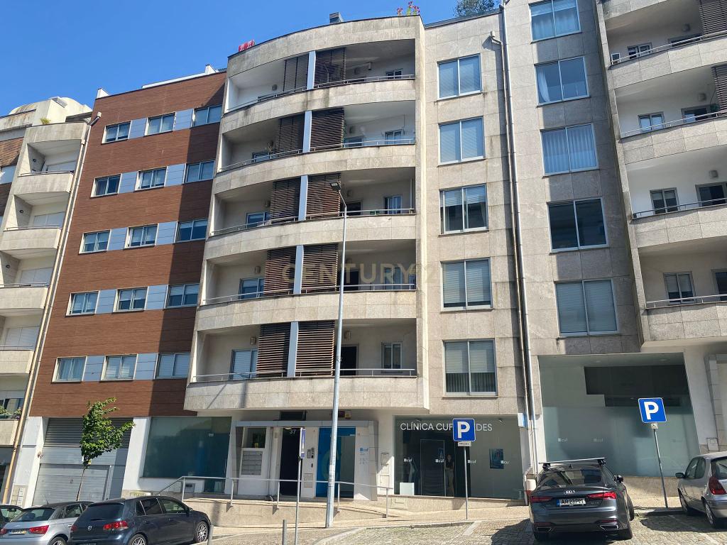 Apartamento T2 em Paredes, Porto - Image 1