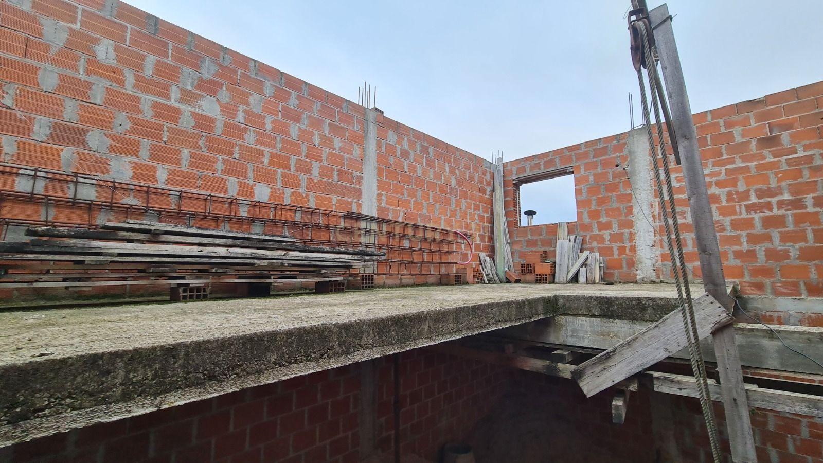 Fotografia 6 de Terreno com Construção de 48m² no Cartaxo – Excelente Oportunidade com Potencial
