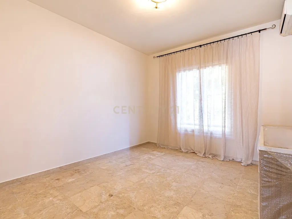 Elegância Andaluza Intemporal no Coração de El Paraíso, Estepona - Image 22