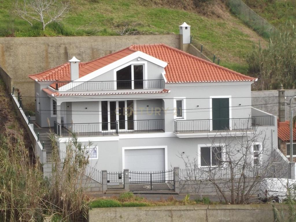 Moradia T3 Com Sótão Habitável e Vista Mar na Ponta do Sol - Image 2