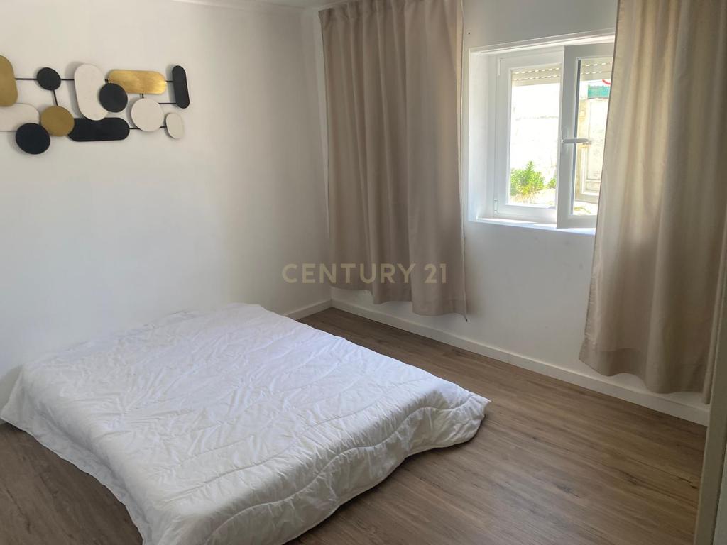 Apartamento em andar de moradia T2 (R/C) - Caeiros Mafra - Image 12