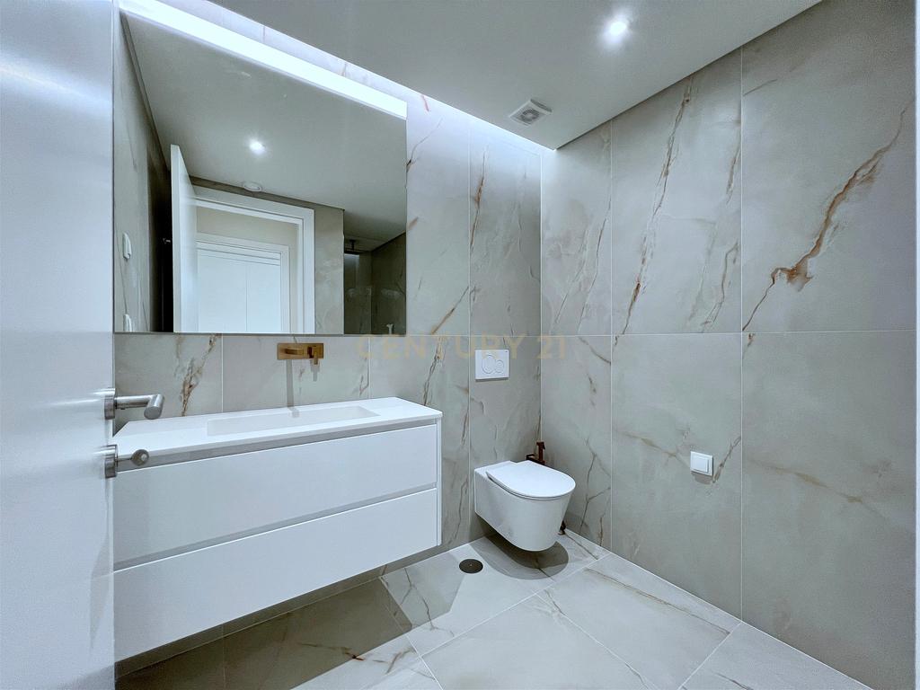 Moradia T4 com Piscina na Parede (Cascais, Lisboa) - Image 9