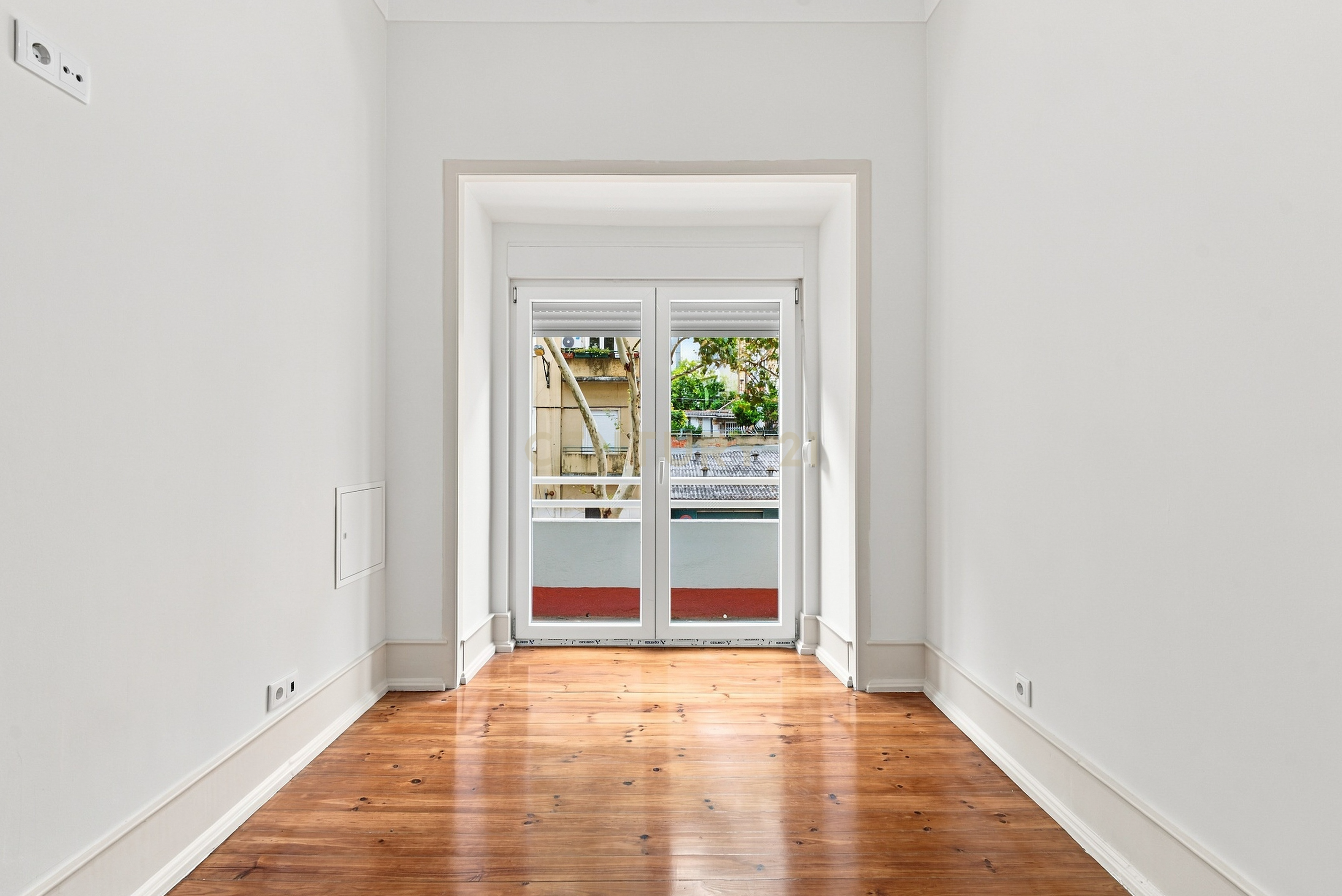 Fotografia 8 de Exclusivo na Penha de França | T3 Totalmente Remodelado com Elevador, Cozinha Equipada e Logradouro Privativo de 41 m²