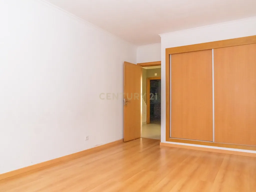 Apartamento T2, com Parqueamento, em Brejos de Azeitão - Image 24
